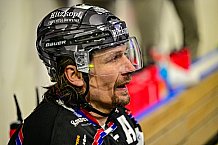 Herren, Eishockey, Oberliga-Süd, Saison 2021-2022, 35. Spieltag, Deggendorfer SC - ECDC Memmingen Indians,  04.02.2022