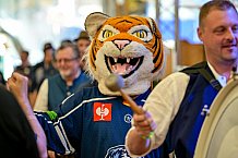 Eishockey, Herren, DEL, Saison 2023-2023, Straubing Tigers, Teampräsentation, Weckmannszelt, Gäubodenvolksfest, 12.08.2022