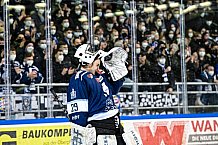Eishockey, Herren, DEL, Saison 2021-2022, 39. Spieltag, Straubing Tigers - Grizzlys Wolfsburg,  18.02.2022