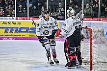 Herren, Eishockey, Oberliga-Süd, Saison 2022-2023, DEB, Deggendorfer SC - EHF Passau Black Hawks, 30. Spieltag,  28.12.2022